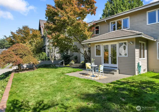 Photo 3 of Sale Pending at 2712 Mount Saint Helens Pl S, Seattle, WA 98144 | MLS# NWM2580465 | Listing updated on 2026-09-17