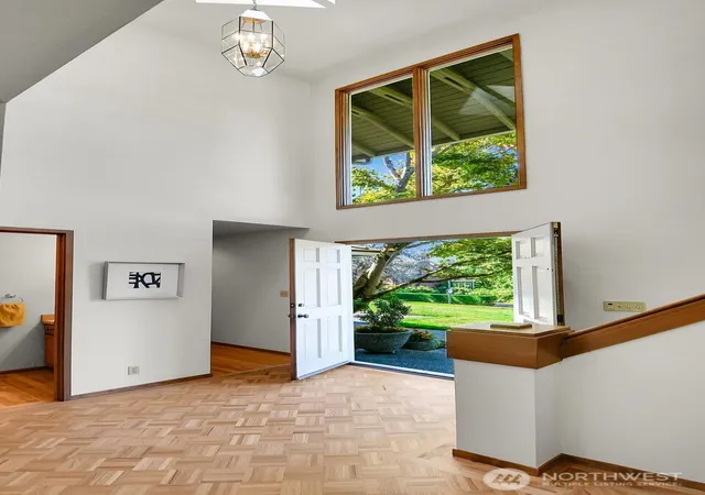 Photo 4 of Sale Pending at 2712 Mount Saint Helens Pl S, Seattle, WA 98144 | MLS# NWM2580465 | Listing updated on 2026-09-17