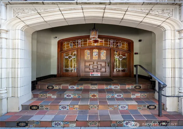 Photo 2 of Condo for sale at 400 Boylston Ave E #410, Seattle, WA 98102 | MLS# NWM2580477 | Listing updated on 2026-09-29