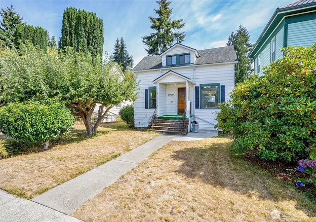 Photo 2 of Sale Pending at 2513 Cedar St, Everett, WA 98201 | MLS# NWM2580480 | Listing updated on 2026-09-19