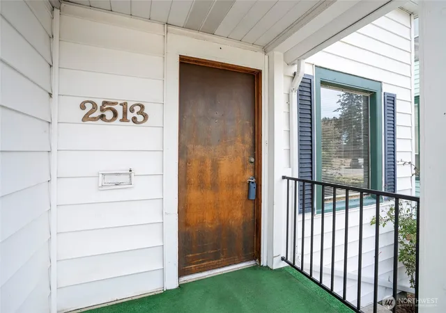 Photo 3 of Sale Pending at 2513 Cedar St, Everett, WA 98201 | MLS# NWM2580480 | Listing updated on 2026-09-19