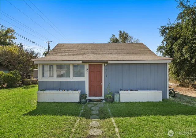 Photo 1 of Single family home for sale at 1110 W 7th Avenue, Ellensburg, WA 98926 | MLS# NWM2580492 | Listing updated on 2026-09-25