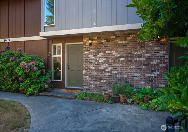 Photo 2 of Townhouse for sale at 7409 Fairview Rd Sw #7C/18, Olympia, WA 98512 | MLS# NWM2580503 | Listing updated on 2026-09-25