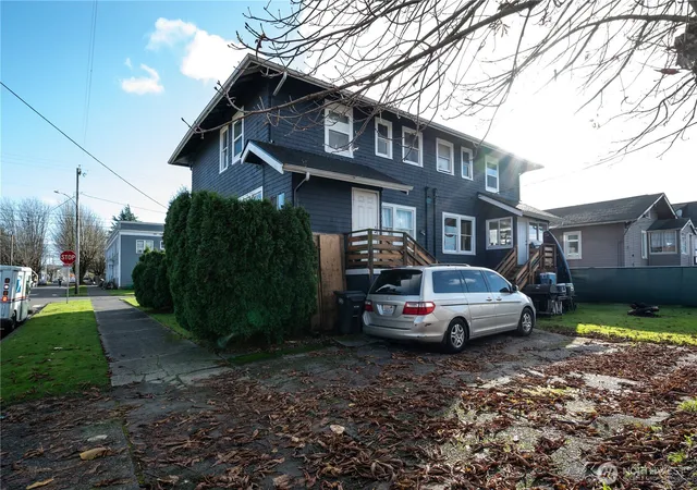 Photo 3 of Multi family home for sale at 300 W 3rd Street, Aberdeen, WA 98520 | MLS# NWM2580510 | Listing updated on 2026-09-25