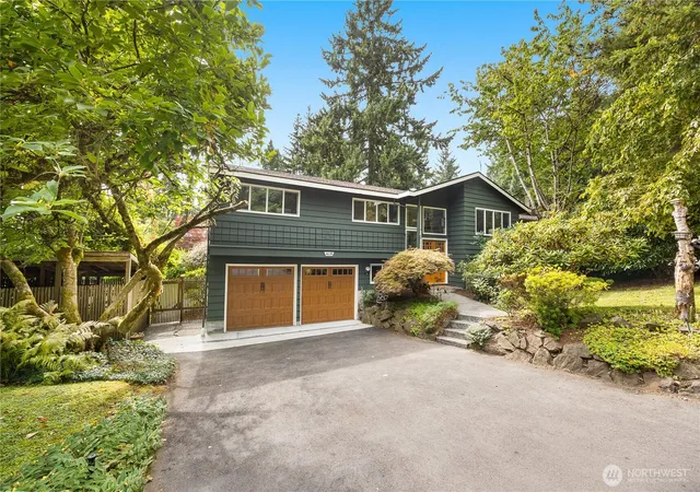 Photo 2 of Sale Pending at 6039 Ne 202nd Street, Kenmore, WA 98028 | MLS# NWM2580521 | Listing updated on 2026-10-03