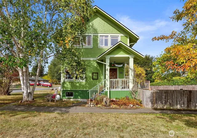 Single family home for sale at 740 Lincoln St, Port Townsend, WA 98368 | MLS# NWM2580523