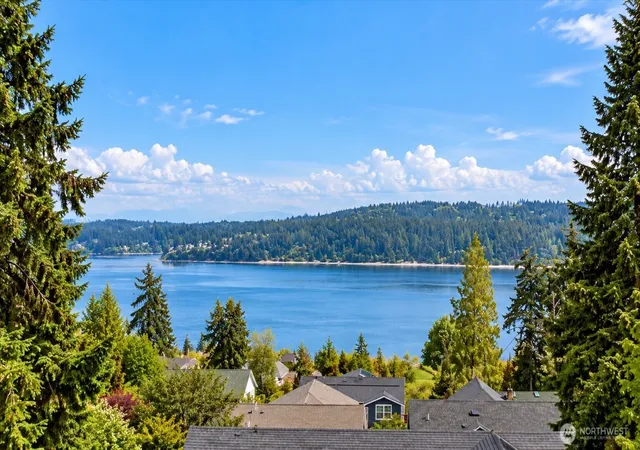 Photo 1 of Single family home for sale at 5055 Honeymoon Bay Rd, Freeland, WA 98249 | MLS# NWM2580536 | Listing updated on 2026-09-29