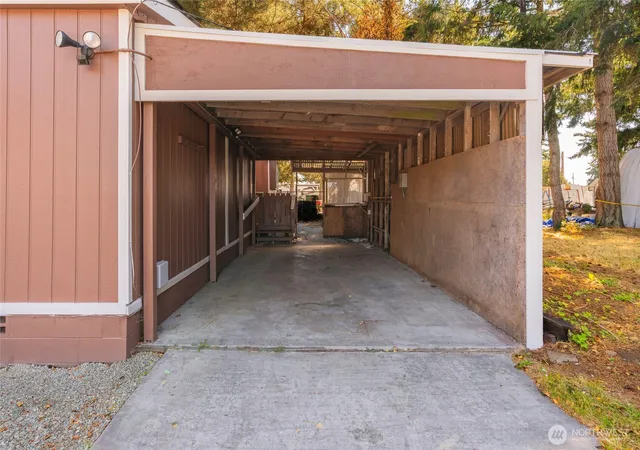 Photo 3 of Manufactured home for sale at 1004 Diane Ave, Oak Harbor, WA 98277 | MLS# NWM2580543 | Listing updated on 2026-09-24