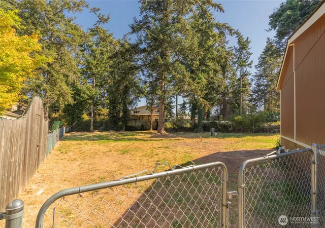 Photo 4 of Manufactured home for sale at 1004 Diane Ave, Oak Harbor, WA 98277 | MLS# NWM2580543 | Listing updated on 2026-09-24