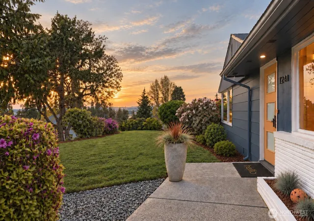 Photo 2 of Sale Pending at 1241 Verona St, Bellingham, WA 98229 | MLS# NWM2580556 | Listing updated on 2026-09-28