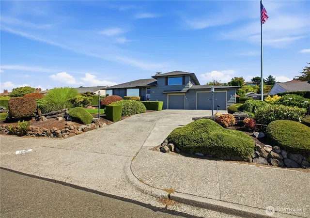 Photo 2 of Single family home for sale at 1245 S Fernside Dr, Tacoma, WA 98465 | MLS# NWM2580557 | Listing updated on 2026-09-30