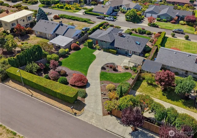 Photo 3 of Single family home for sale at 1245 S Fernside Dr, Tacoma, WA 98465 | MLS# NWM2580557 | Listing updated on 2026-09-30