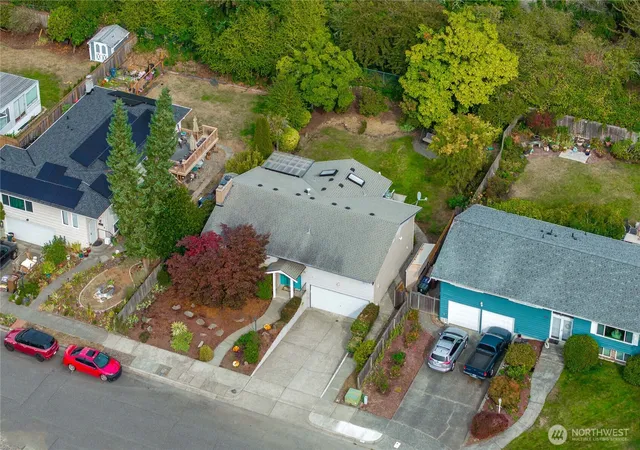Photo 3 of Single family home for sale at 1561 S Macarthur St, Tacoma, WA 98465 | MLS# NWM2580560 | Listing updated on 2026-09-29