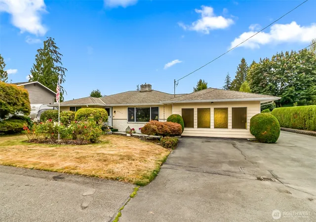 Photo 2 of Single family home for sale at 2924 91st Street Se, Everett, WA 98208 | MLS# NWM2580561 | Listing updated on 2026-09-21