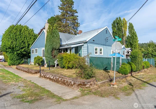 Single family home for sale at 728 S Rock St, Centralia, WA 98531 | MLS# NWM2580584