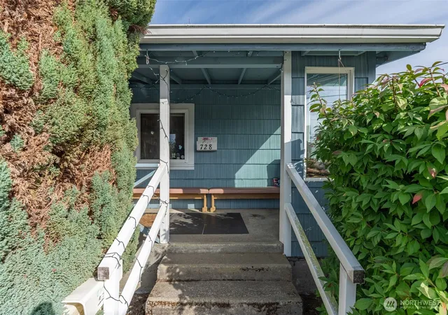 Photo 3 of Single family home for sale at 728 S Rock St, Centralia, WA 98531 | MLS# NWM2580584 | Listing updated on 2026-10-07