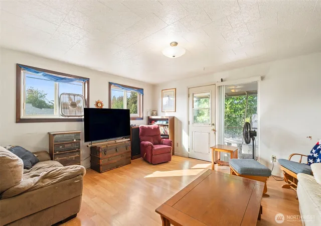 Photo 4 of Single family home for sale at 728 S Rock St, Centralia, WA 98531 | MLS# NWM2580584 | Listing updated on 2026-10-07