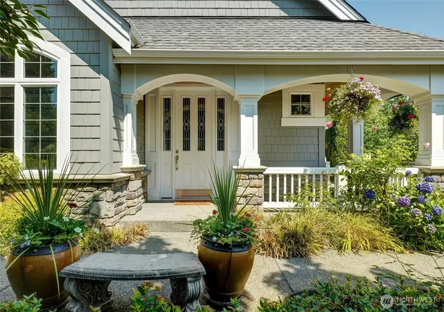 Photo 2 of Single family home for sale at 17518 Ne 119th Way, Redmond, WA 98052 | MLS# NWM2580596 | Listing updated on 2026-10-02