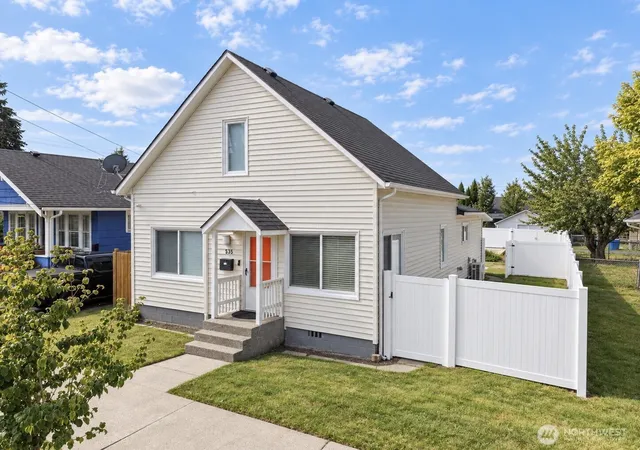 Photo 1 of Sale Pending at 535 Morris Ave S, Renton, WA 98057 | MLS# NWM2580630 | Listing updated on 2026-09-28