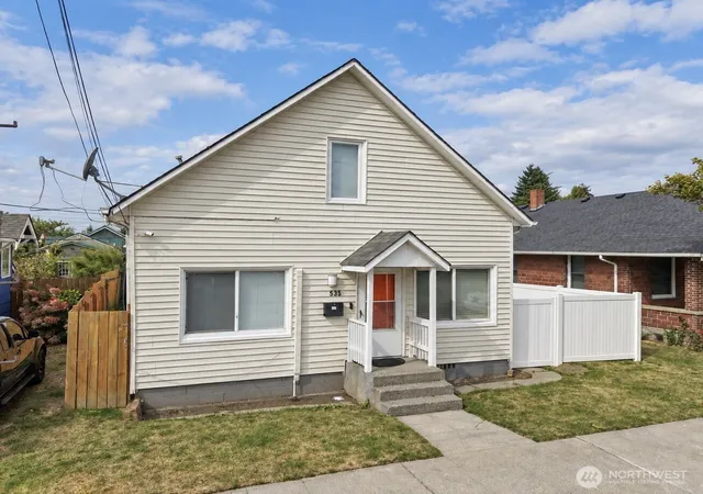 Photo 2 of Sale Pending at 535 Morris Ave S, Renton, WA 98057 | MLS# NWM2580630 | Listing updated on 2026-09-28