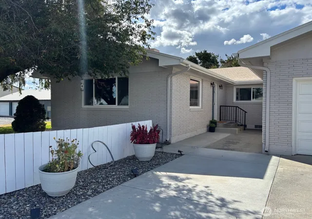 Photo 1 of Single family home for sale at 17165 Road 11 Nw, Quincy, WA 98848 | MLS# NWM2580651 | Listing updated on 2026-10-16