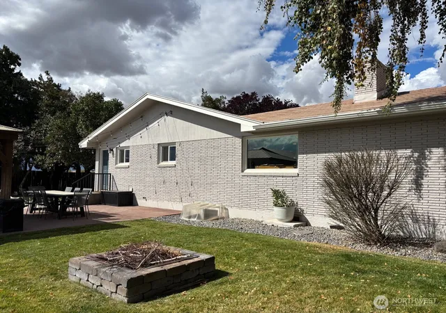 Photo 3 of Single family home for sale at 17165 Road 11 Nw, Quincy, WA 98848 | MLS# NWM2580651 | Listing updated on 2026-10-16