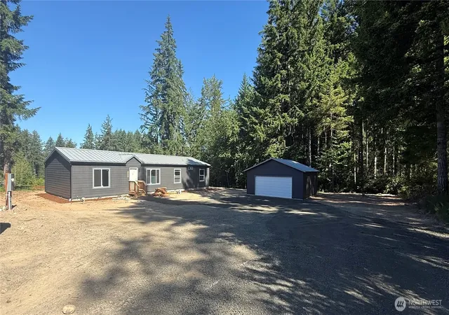 Photo 3 of Manufactured home for sale at 18814 8th Avenue E, Spanaway, WA 98387 | MLS# NWM2580660 | Listing updated on 2026-09-26