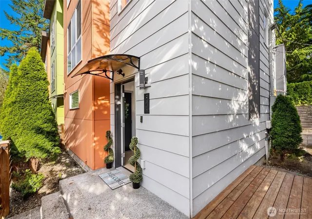 Photo 3 of Townhouse for sale at 2301 Ne 86th Street, Seattle, WA 98115 | MLS# NWM2580676 | Listing updated on 2026-10-12