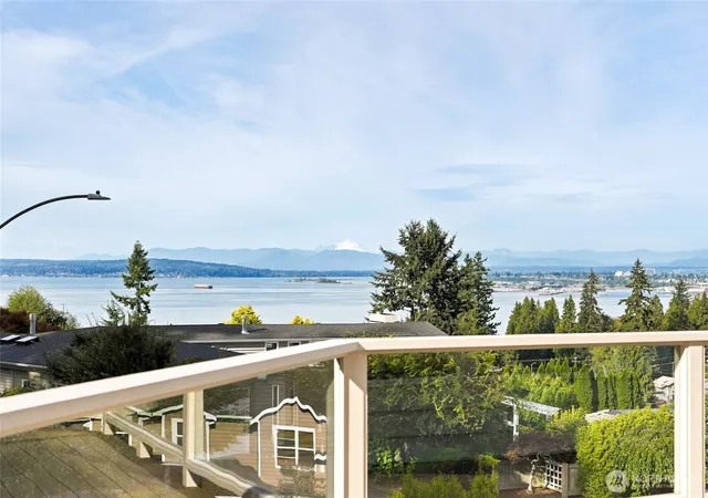 Photo 2 of Single family home for sale at 1816 England Ave, Everett, WA 98203 | MLS# NWM2580679 | Listing updated on 2026-10-02