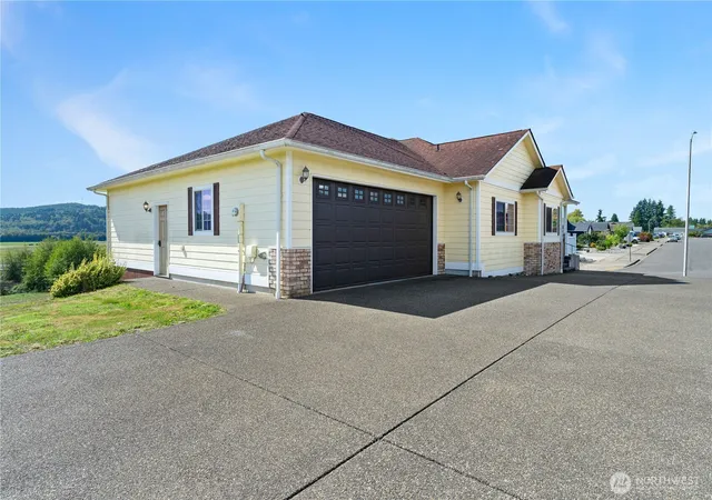 Photo 3 of Single family home for sale at 190 Hemlock St, Montesano, WA 98563 | MLS# NWM2580697 | Listing updated on 2026-09-20