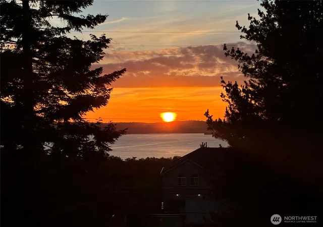 Photo 2 of Single family home for sale at 5115 Varco Rd Ne, Tacoma, WA 98422 | MLS# NWM2580705 | Listing updated on 2026-09-25