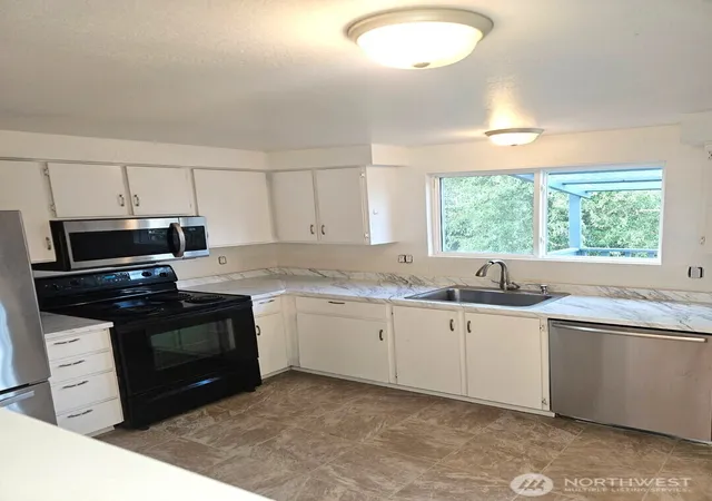 Photo 3 of Single family home for sale at 3415 158th Street SW, Lynnwood, WA 98087 | MLS# NWM2580714 | Listing updated on 2026-09-29