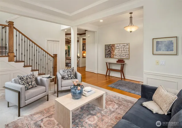 Photo 3 of Single family home for sale at 525 Timber Crk Dr NW, Issaquah, WA 98027 | MLS# NWM2580719 | Listing updated on 2026-09-29