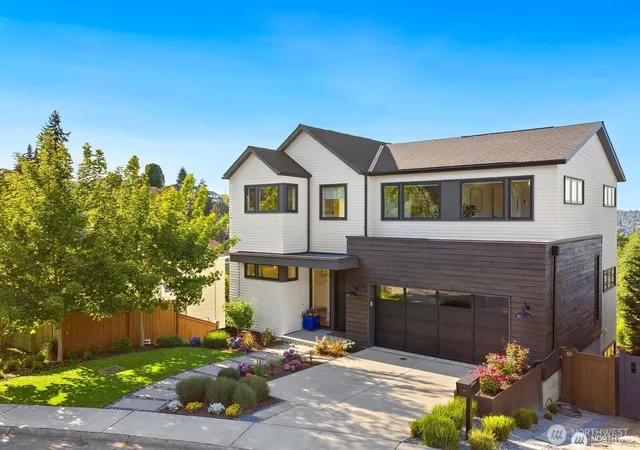 Photo 3 of Single family home for sale at 728 W Etruria St, Seattle, WA 98119 | MLS# NWM2580725 | Listing updated on 2026-09-27