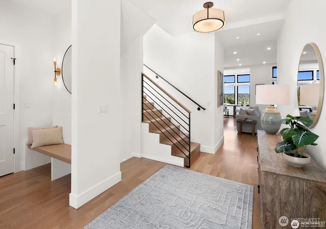 Photo 4 of Single family home for sale at 728 W Etruria St, Seattle, WA 98119 | MLS# NWM2580725 | Listing updated on 2026-09-27