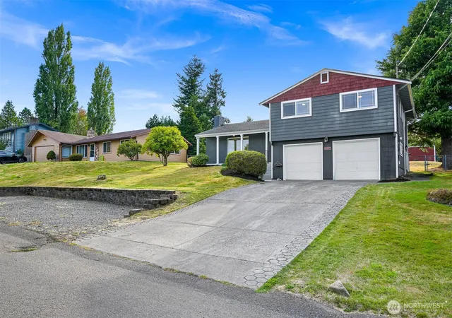 Photo 2 of Single family home for sale at 6087 Beulah Dr, Ferndale, WA 98248 | MLS# NWM2580740 | Listing updated on 2026-10-01