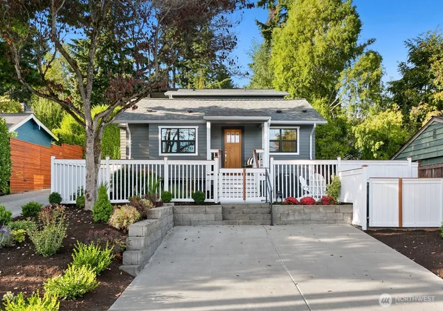 Photo 1 of Single family home for sale at 346 10th Avenue, Kirkland, WA 98033 | MLS# NWM2580756 | Listing updated on 2026-10-01