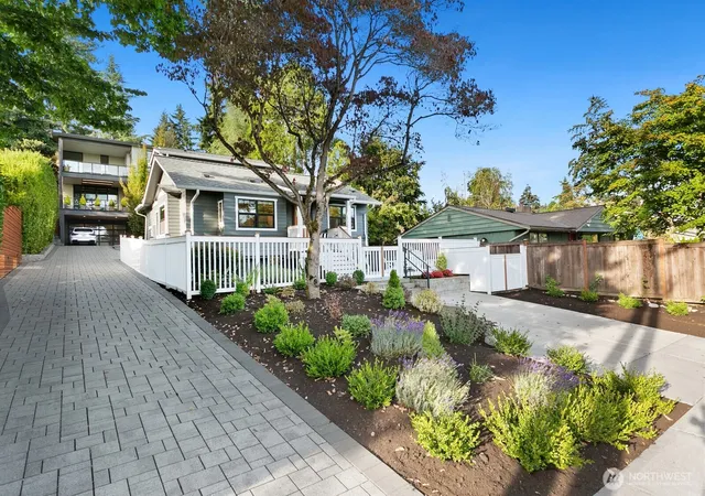 Photo 2 of Single family home for sale at 346 10th Avenue, Kirkland, WA 98033 | MLS# NWM2580756 | Listing updated on 2026-10-01