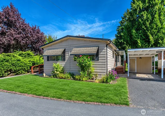 Manufactured home for sale at 8401 143rd Avenue Ct E #33, Puyallup, WA 98372 | MLS# NWM2580765
