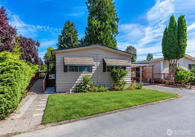 Photo 3 of Contingent at 8401 143rd Avenue Ct E #33, Puyallup, WA 98372 | MLS# NWM2580765 | Listing updated on 2026-09-25
