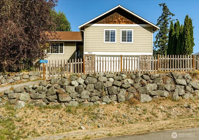 Photo 2 of Single family home for sale at 4903 Reindeer Rd, Freeland, WA 98249 | MLS# NWM2580786 | Listing updated on 2026-09-25