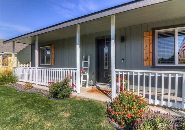 Photo 2 of Sale Pending at 500 S Perry Ct, Kennewick, WA 99336 | MLS# NWM2580793 | Listing updated on 2026-09-21