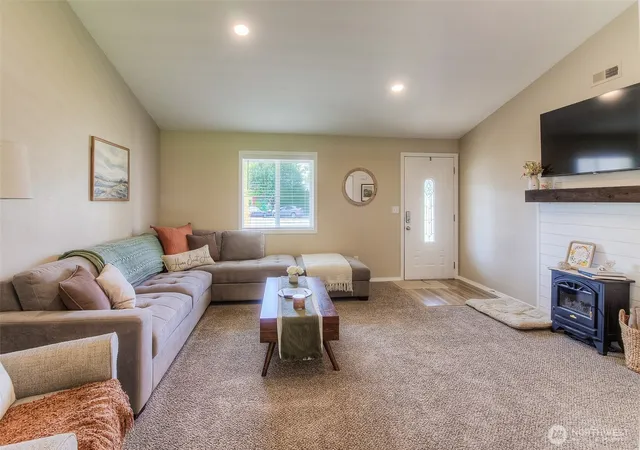 Photo 3 of Sale Pending at 500 S Perry Ct, Kennewick, WA 99336 | MLS# NWM2580793 | Listing updated on 2026-09-21