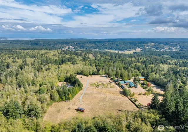 Photo 4 of Sale Pending at 5196 Foxglove Ln, Langley, WA 98260 | MLS# NWM2580797 | Listing updated on 2026-09-29