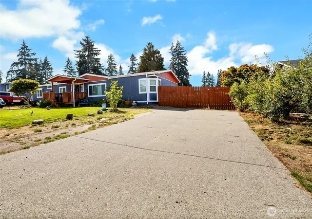 Photo 3 of Manufactured home for sale at 720 190th Street E, Spanaway, WA 98387 | MLS# NWM2580803 | Listing updated on 2026-09-24