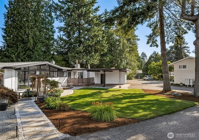 Photo 3 of Single family home for sale at 25657 Marine View Dr S, Des Moines, WA 98198 | MLS# NWM2580805 | Listing updated on 2026-10-01