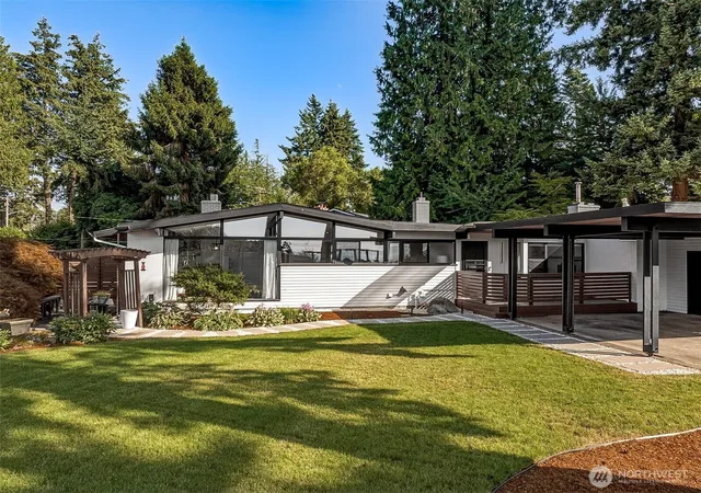 Photo 4 of Single family home for sale at 25657 Marine View Dr S, Des Moines, WA 98198 | MLS# NWM2580805 | Listing updated on 2026-10-01