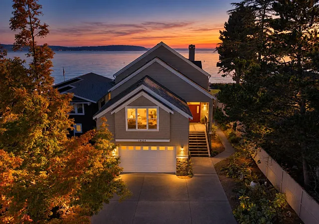 Photo 1 of Single family home for sale at 1924 Shore Ave, Freeland, WA 98249 | MLS# NWM2580819 | Listing updated on 2026-10-26
