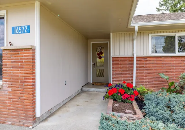 Photo 3 of Sale Pending at 16572 S Wall St, Mount Vernon, WA 98273 | MLS# NWM2580820 | Listing updated on 2026-10-01