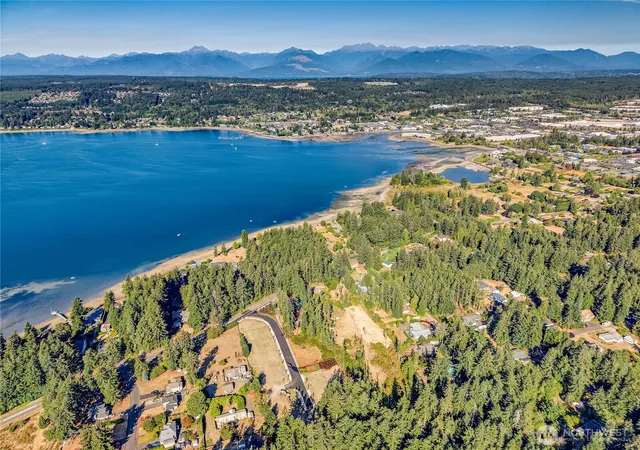 Photo 4 of Single family home for sale at 6 Windham Ln, Bremerton, WA 98311 | MLS# NWM2580832 | Listing updated on 2026-09-28